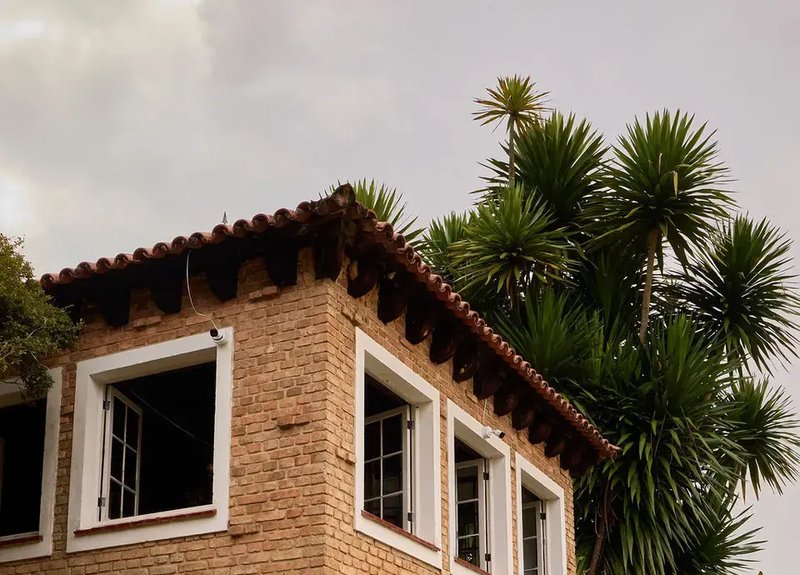 Detalhe da fachada de tijolos do Castelo Jandaia